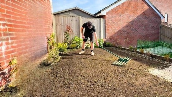Preparing soil for winter turf sowing in Indian climate